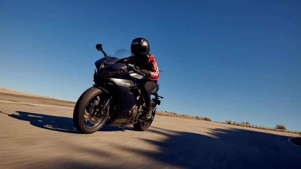 Triumph daytona-660